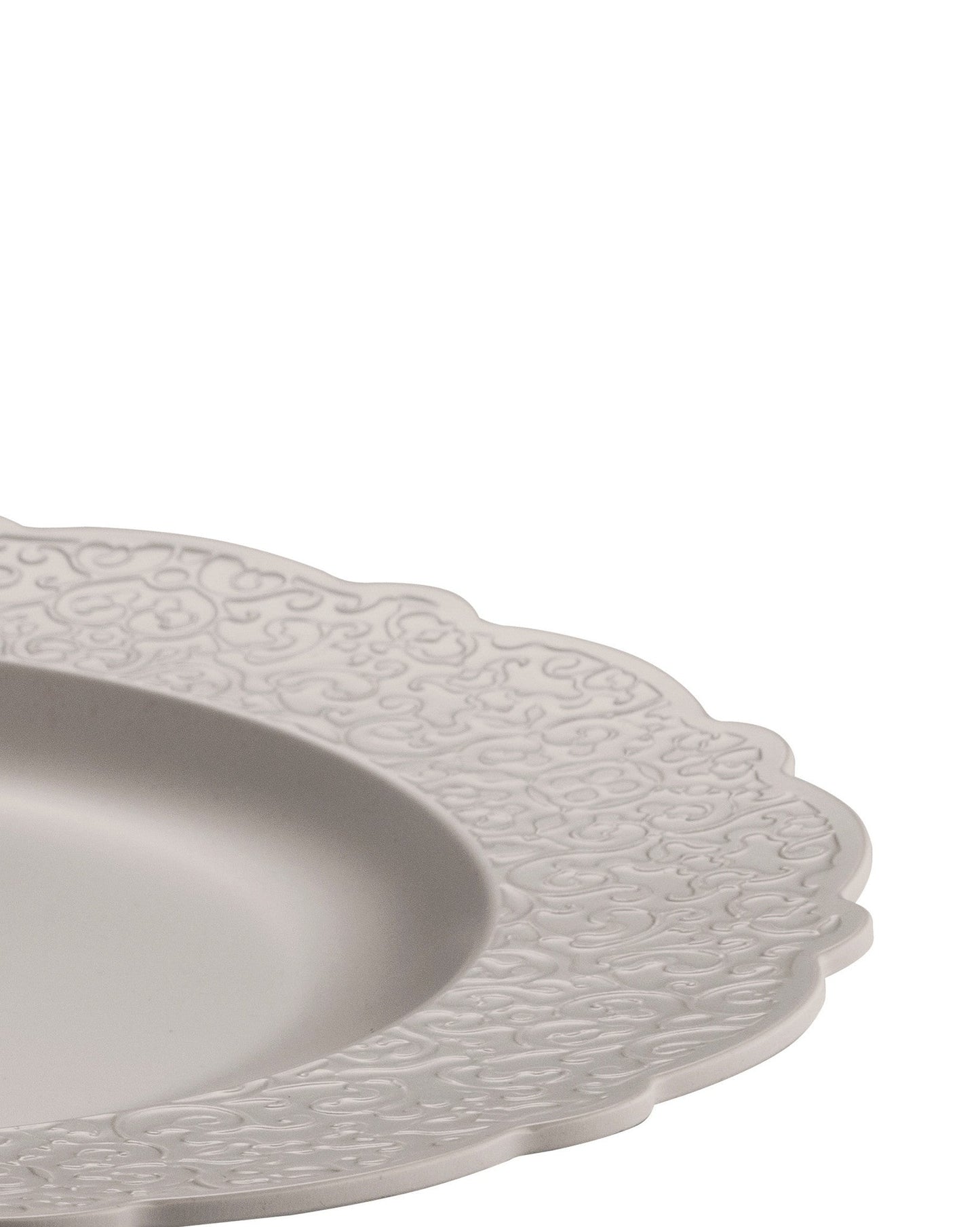 Dressed en plein air dinner plate